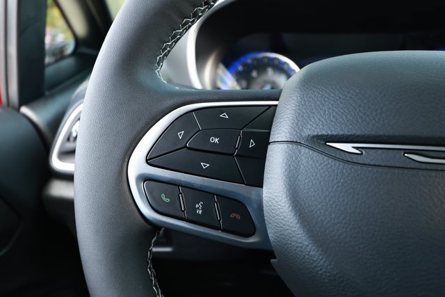 New 2027 Chrysler Pacifica Select FWD image 12