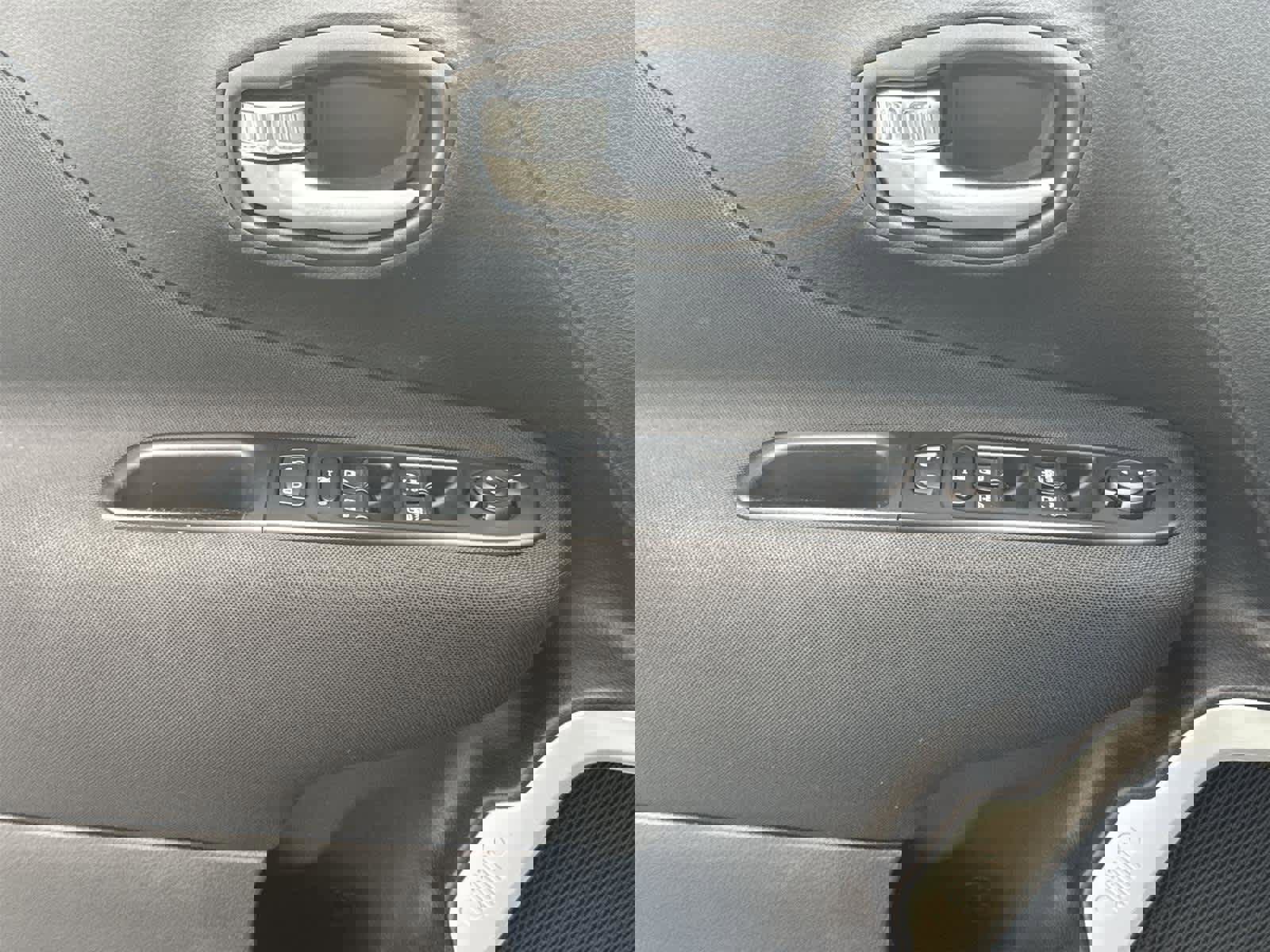 Used 2020 Jeep Renegade Latitude w/ Cold Weather Group image 22