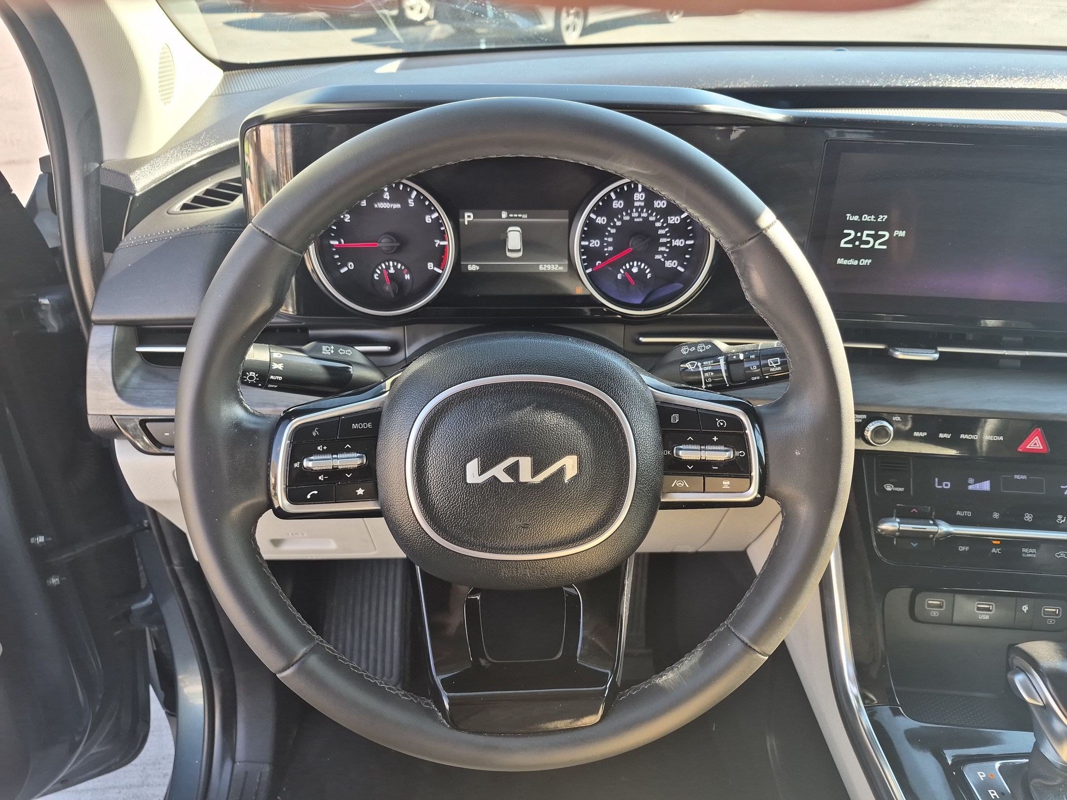 Used 2024 Kia Carnival EX FWD image 17