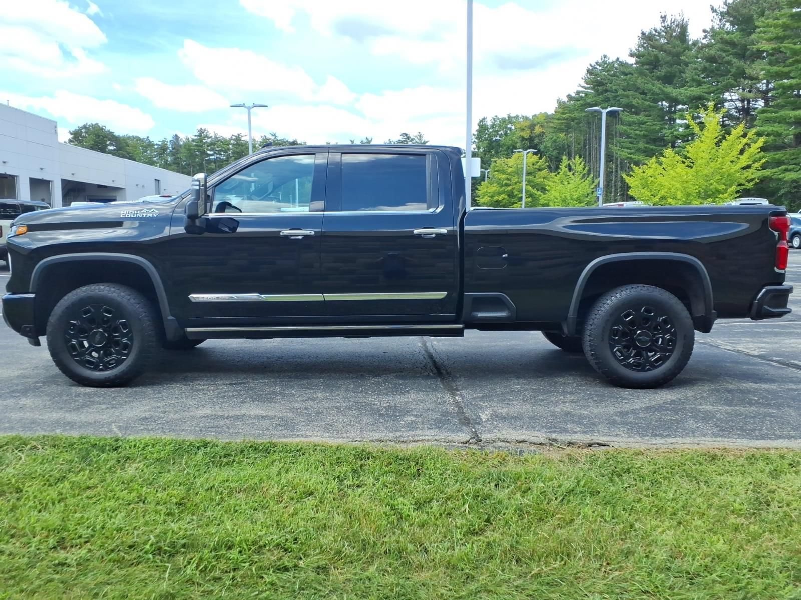 Used 2024 Chevrolet Silverado 3500 High Country w/ High Country Premium Package AWD/4WD image 6