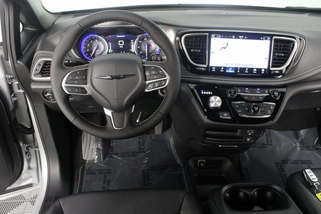 New 2026 Chrysler Pacifica Select image 11
