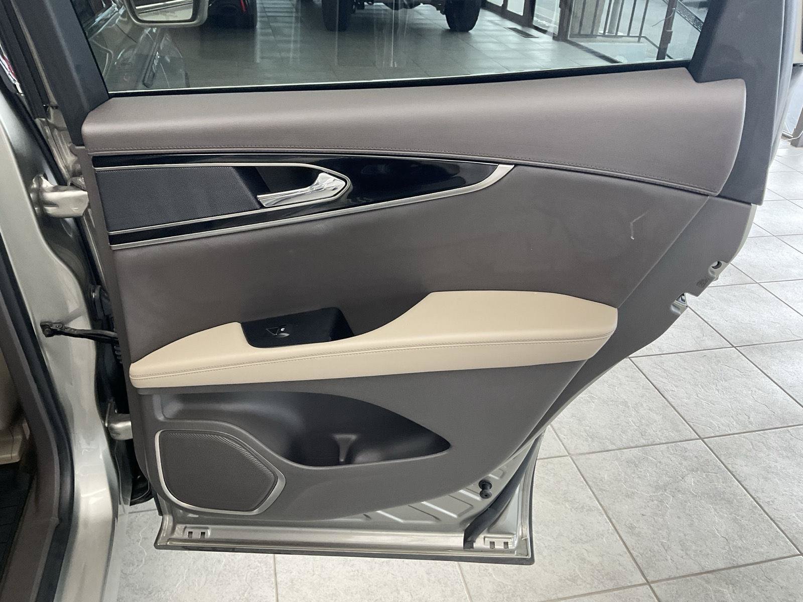 Used 2023 Lincoln Nautilus AWD w/ Premium Package image 15