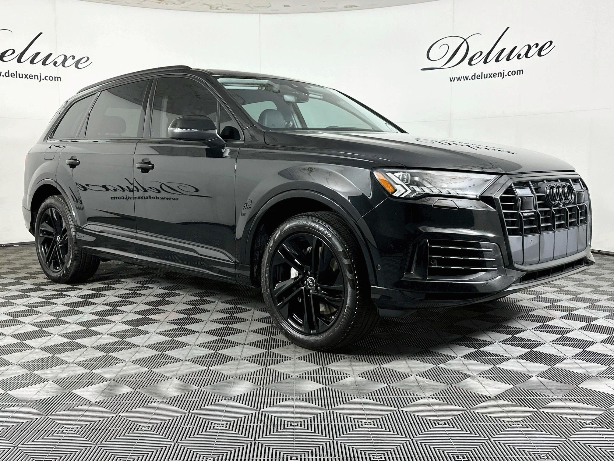 Used 2023 Audi Q7 3.0T Premium w/ Convenience Package AWD/4WD image 1