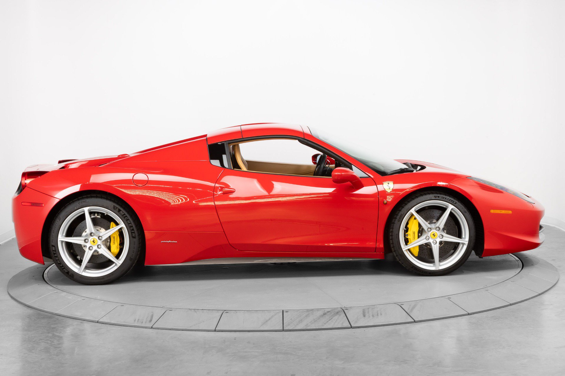 Certified 2014 Ferrari 458 Spider RWD image 17