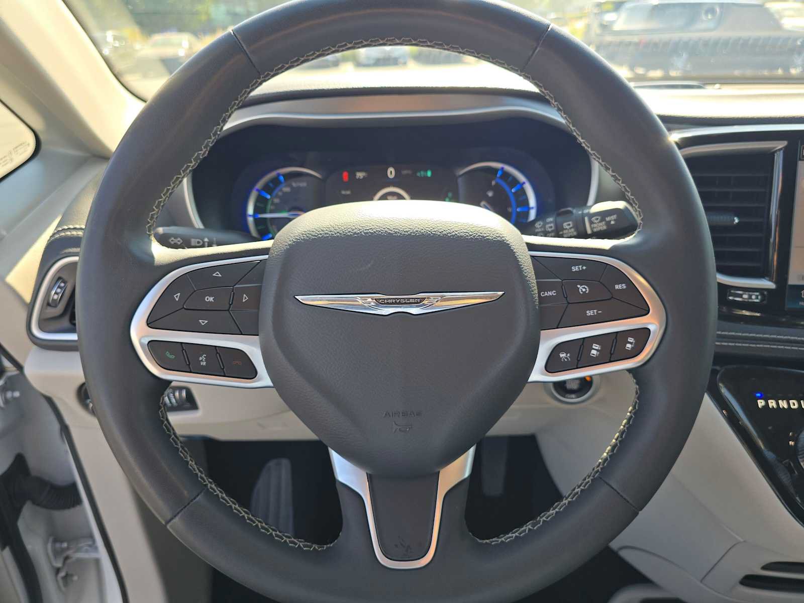 Used 2024 Chrysler Pacifica Limited FWD image 24