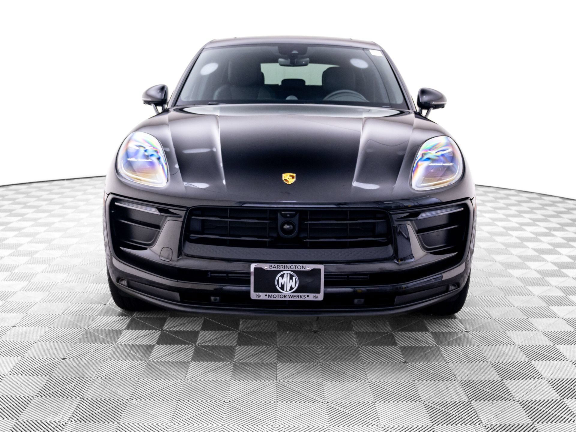Certified 2025 Porsche Macan AWD/4WD image 9