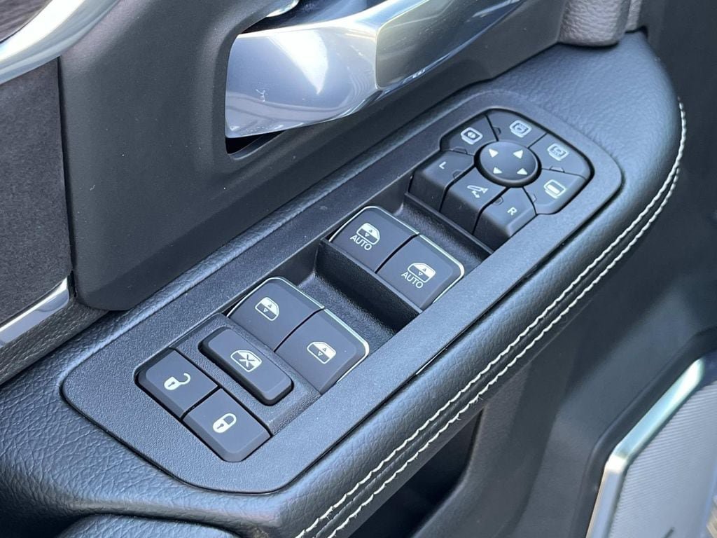 New 2026 RAM 2500 Laramie AWD/4WD image 21