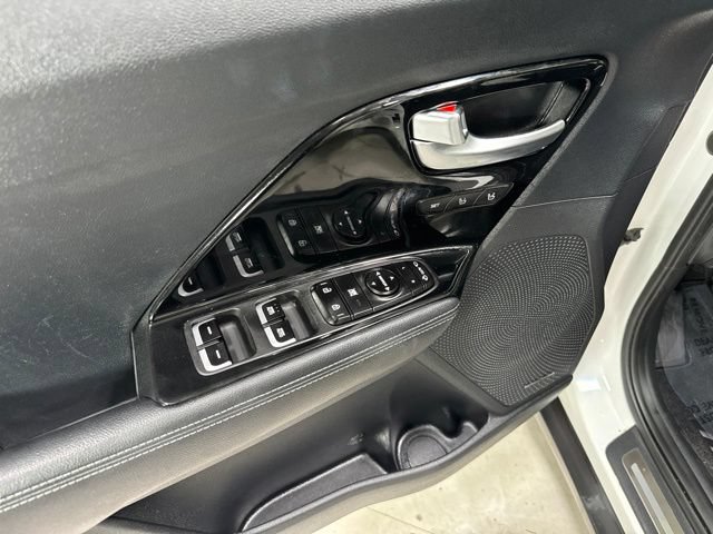 Used 2019 Kia Niro Touring FWD image 13