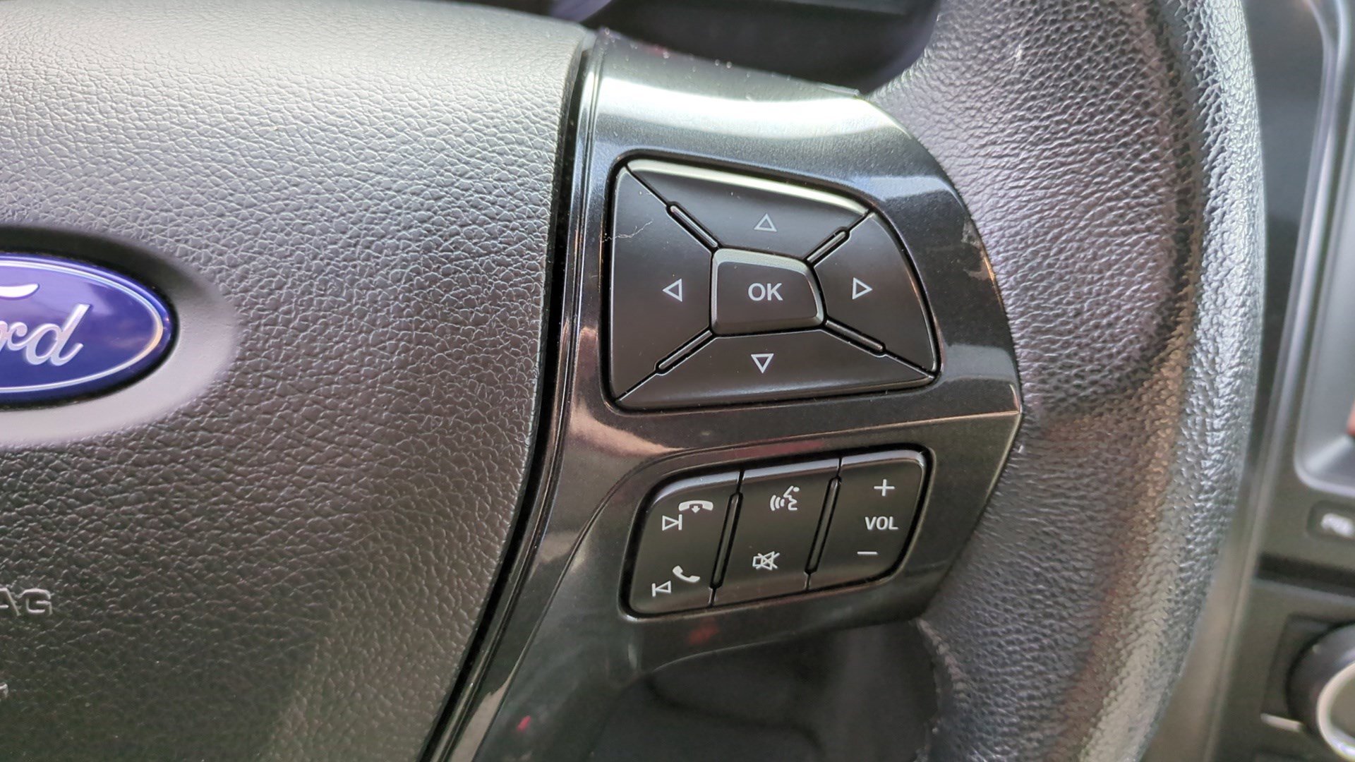 Used 2018 Ford Explorer XLT w/ Equipment Group 202A image 18