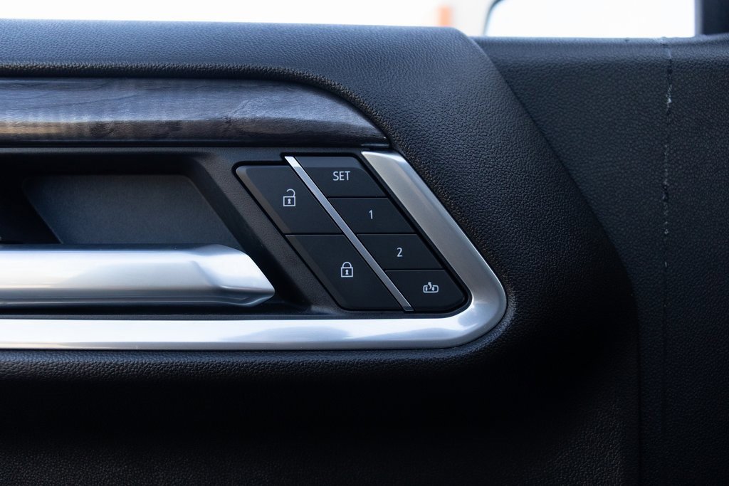 Used 2025 Chevrolet Silverado 1500 LTZ w/ LTZ Premium Package image 18