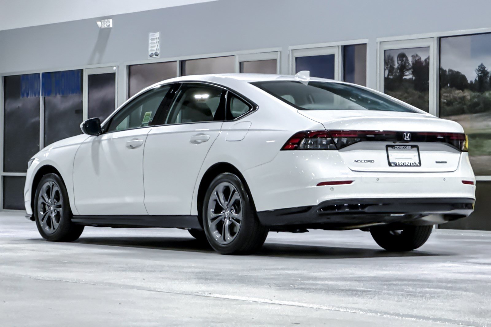 Used 2024 Honda Accord EX-L image 3