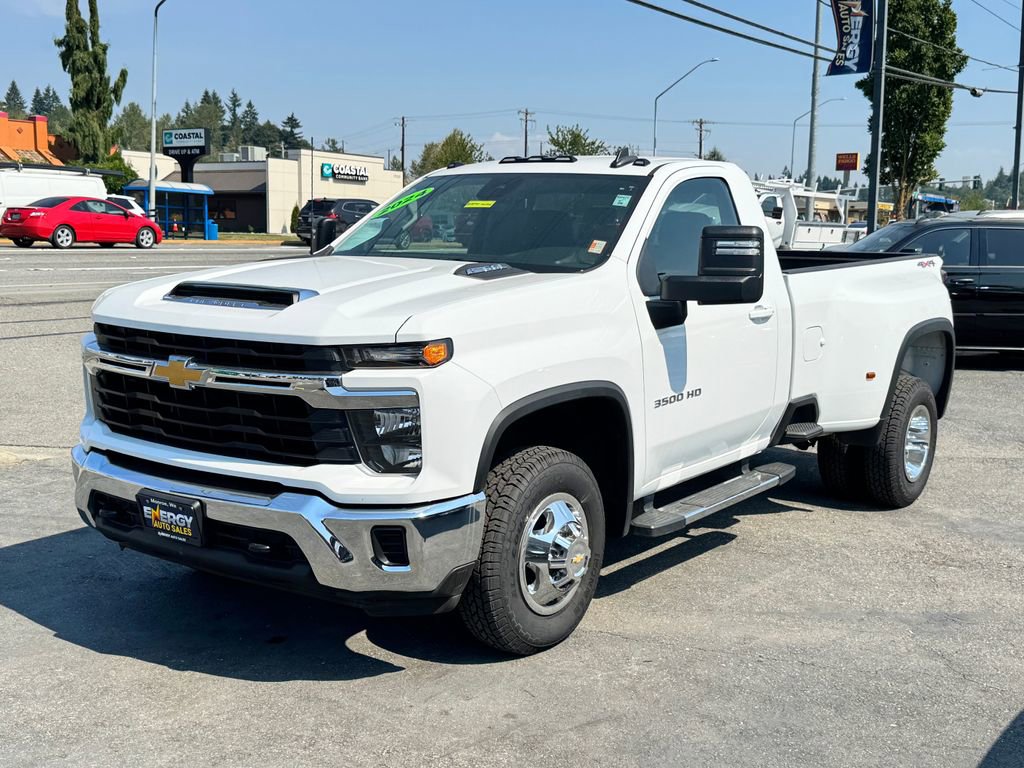 Used 2024 Chevrolet Silverado 3500 LT image 3