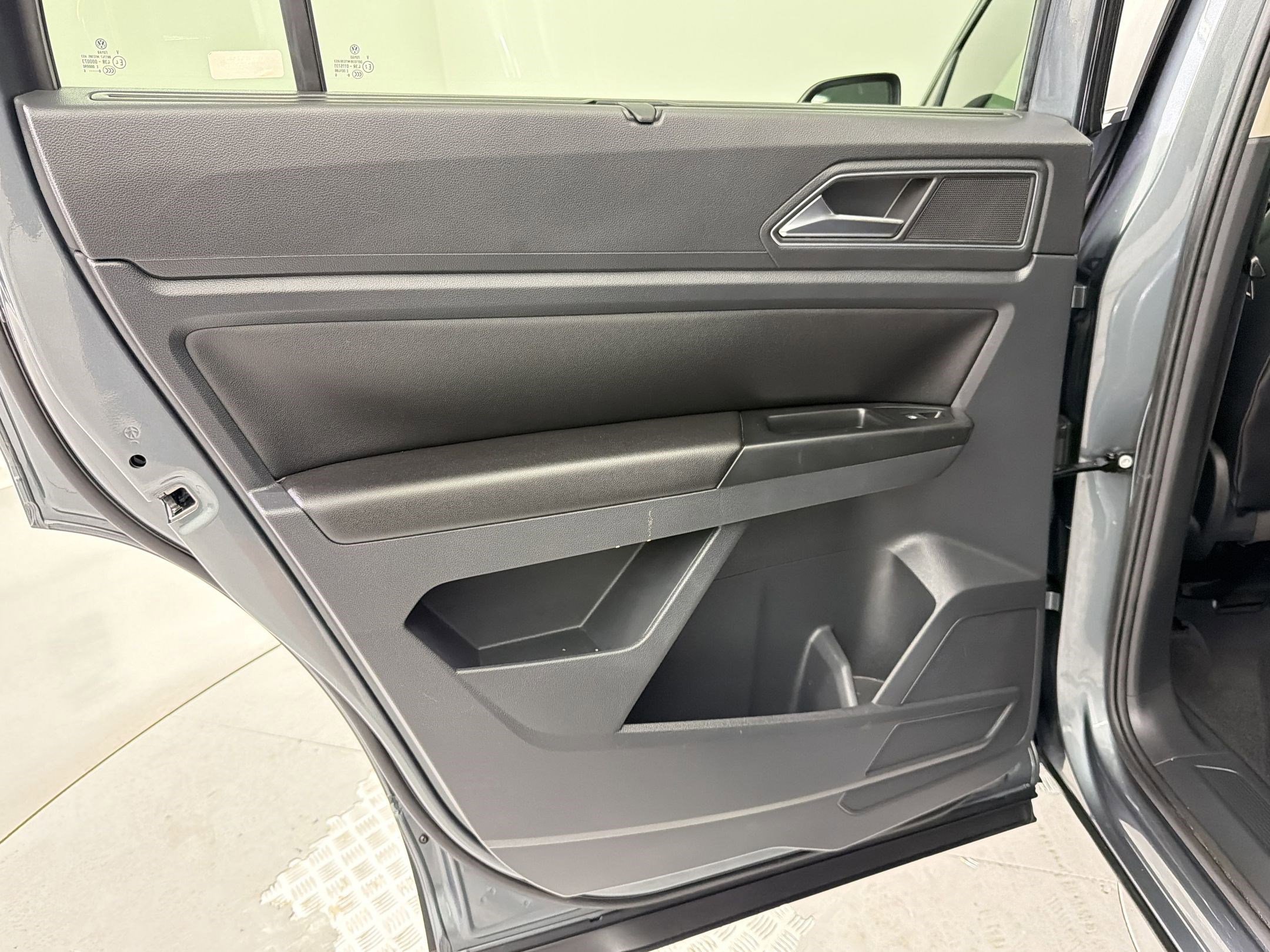 Used 2019 Volkswagen Atlas SE FWD image 25