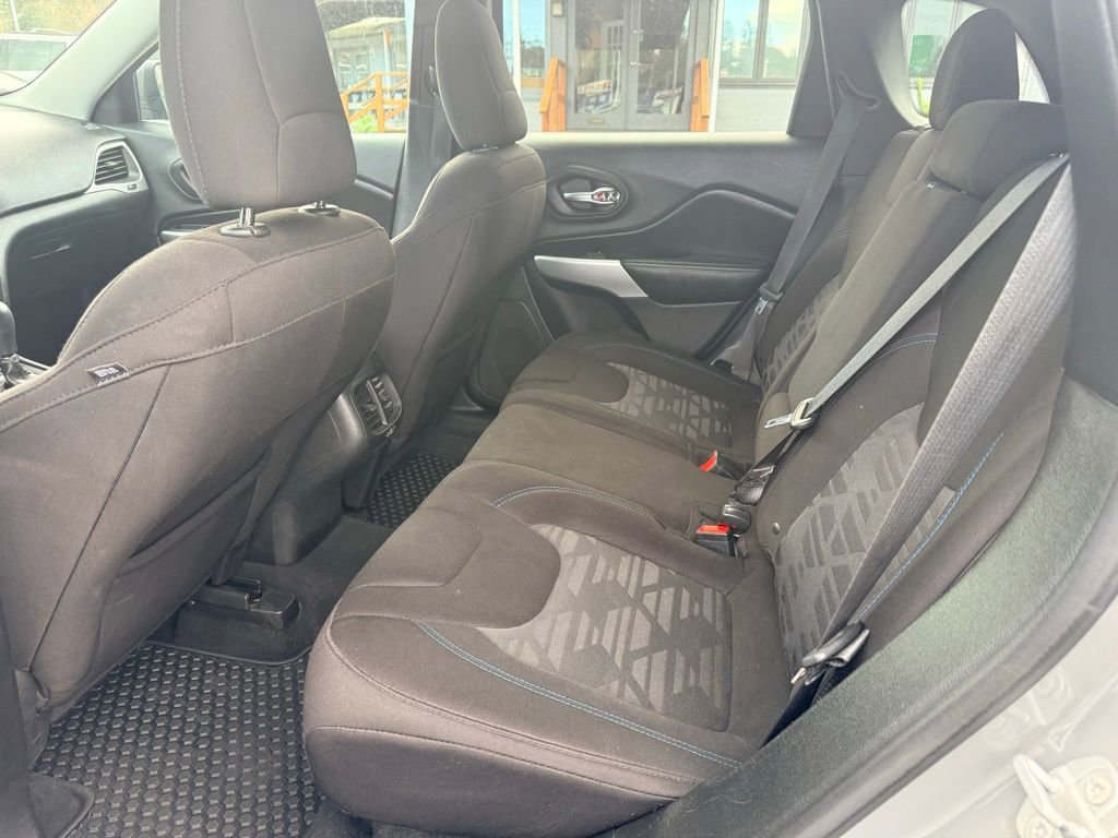 Used 2019 Jeep Cherokee Sport image 29