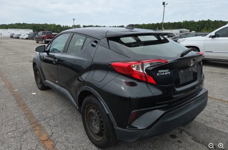 Used 2019 Toyota C-HR LE FWD image 2