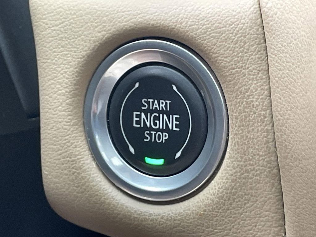 Used 2021 Chevrolet Tahoe Premier w/ Premium Package image 17