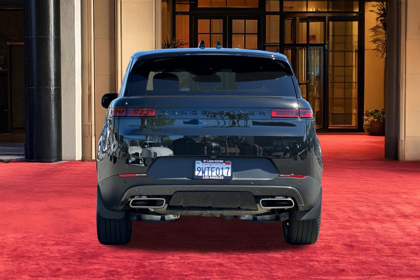 Used 2025 Land Rover Range Rover Sport SE image 11