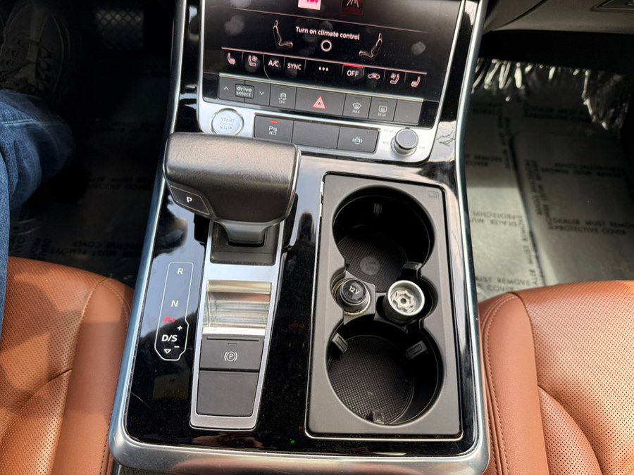 Used 2019 Audi Q8 Premium Plus w/ Premium Plus AWD/4WD image 18