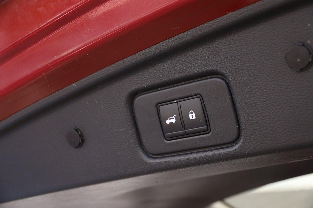 Used 2023 Nissan Pathfinder SL AWD/4WD image 8
