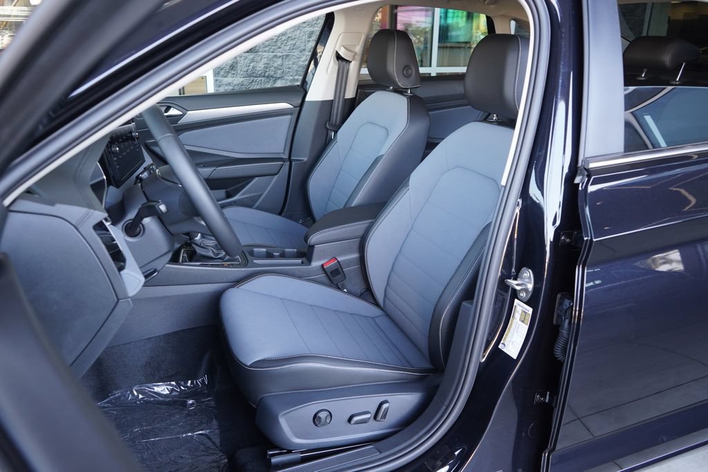 New 2026 Volkswagen Jetta SE FWD image 6