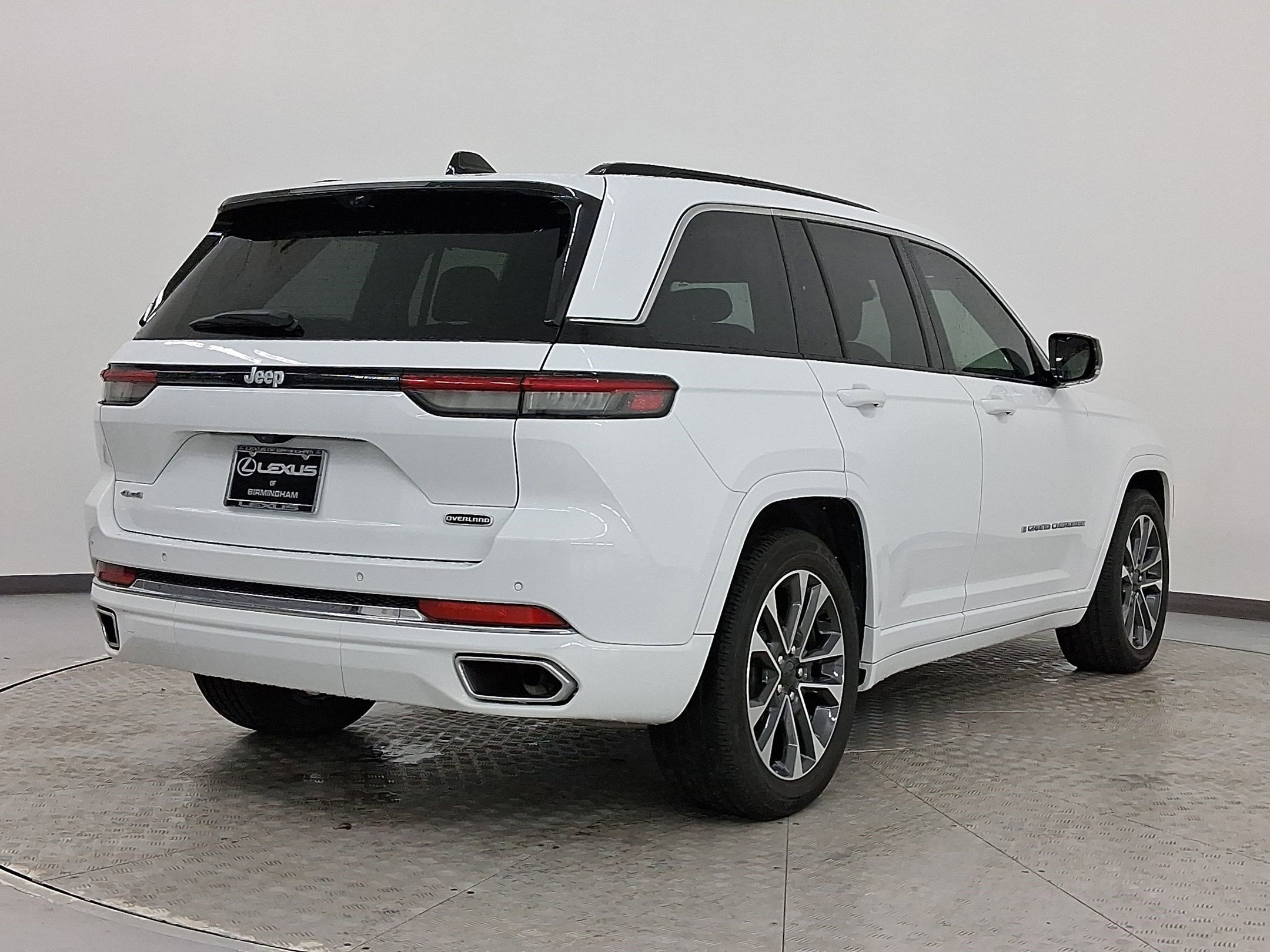 Used 2024 Jeep Grand Cherokee Overland w/ Luxury Tech Group IV image 9