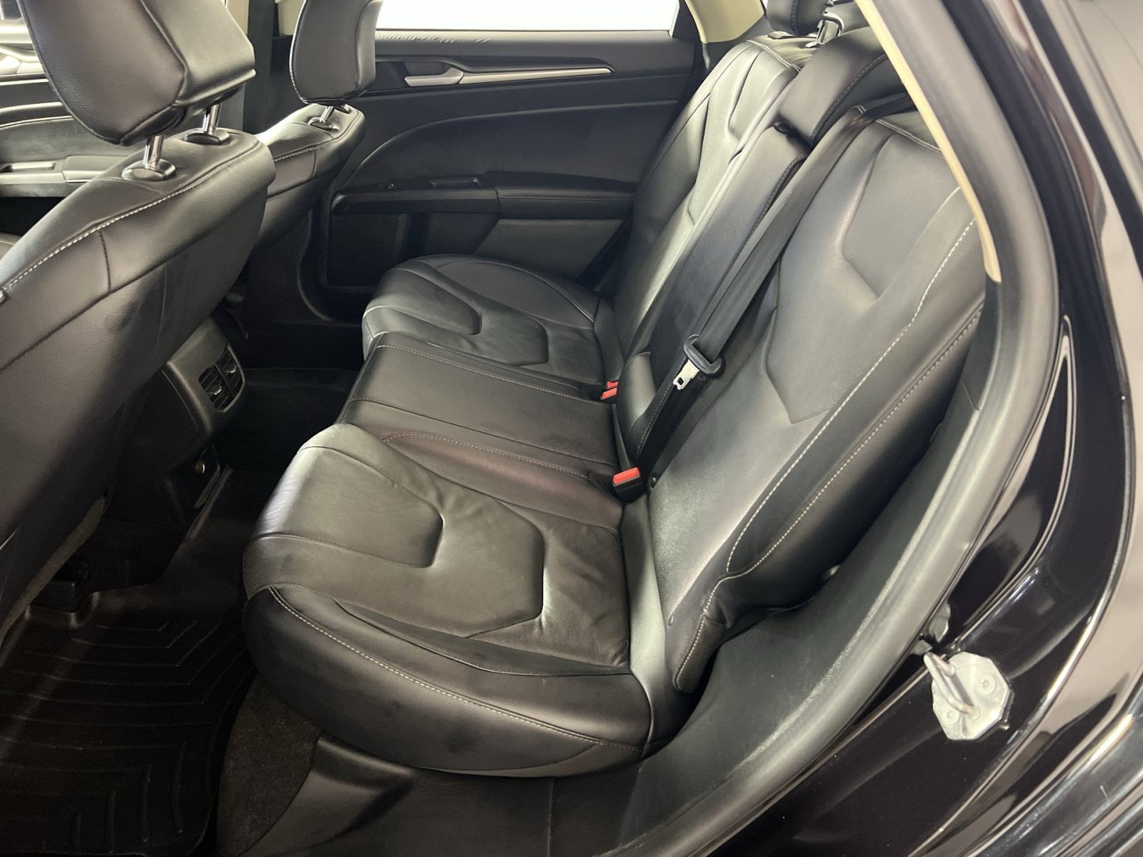Used 2020 Ford Fusion Energi Titanium FWD image 26