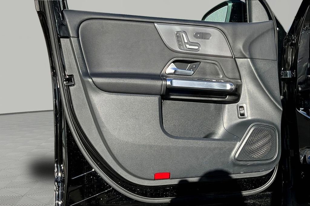 Used 2023 Mercedes-Benz GLB 250 image 19