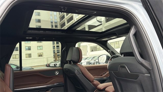 New 2025 Lincoln Navigator L Reserve image 5