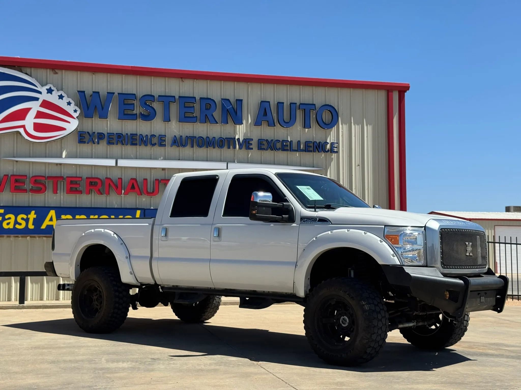 Used 2016 Ford F250 Platinum w/ FX4 Off-Road Package AWD/4WD image 3