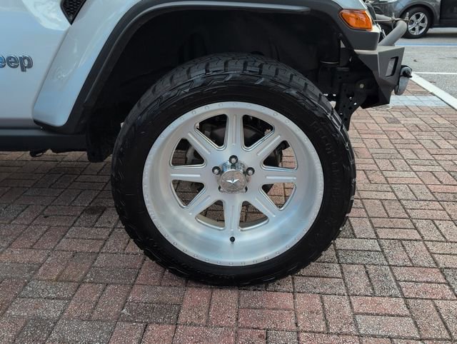 Used 2024 Jeep Wrangler Unlimited Sahara AWD/4WD image 8