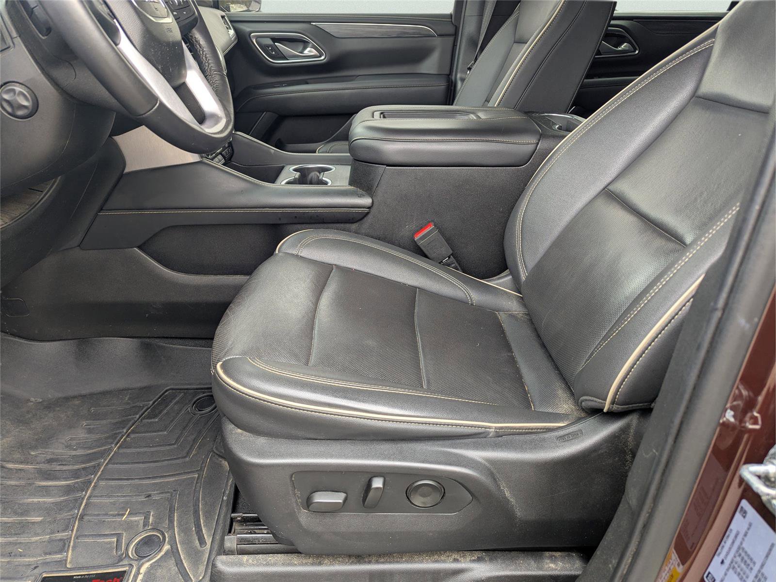 Used 2022 GMC Yukon XL SLT w/ SLT Luxury Package image 16