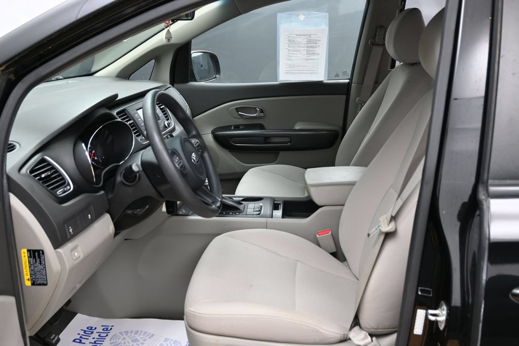 Used 2018 Kia Sedona L FWD image 16