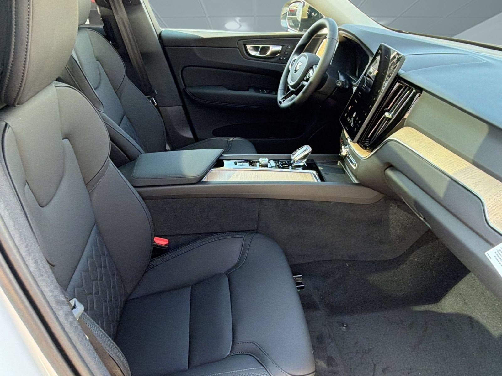 New 2026 Volvo XC60 T8 Plus w/ Climate Package AWD/4WD image 23