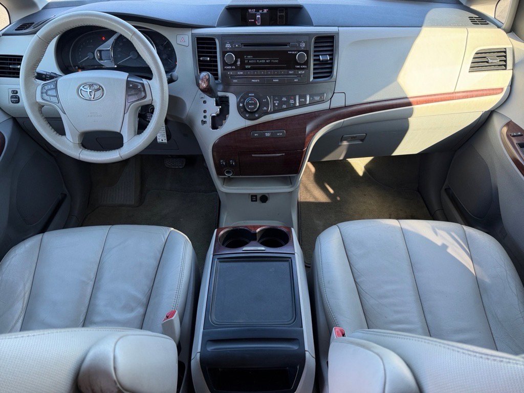 Used 2013 Toyota Sienna XLE image 16