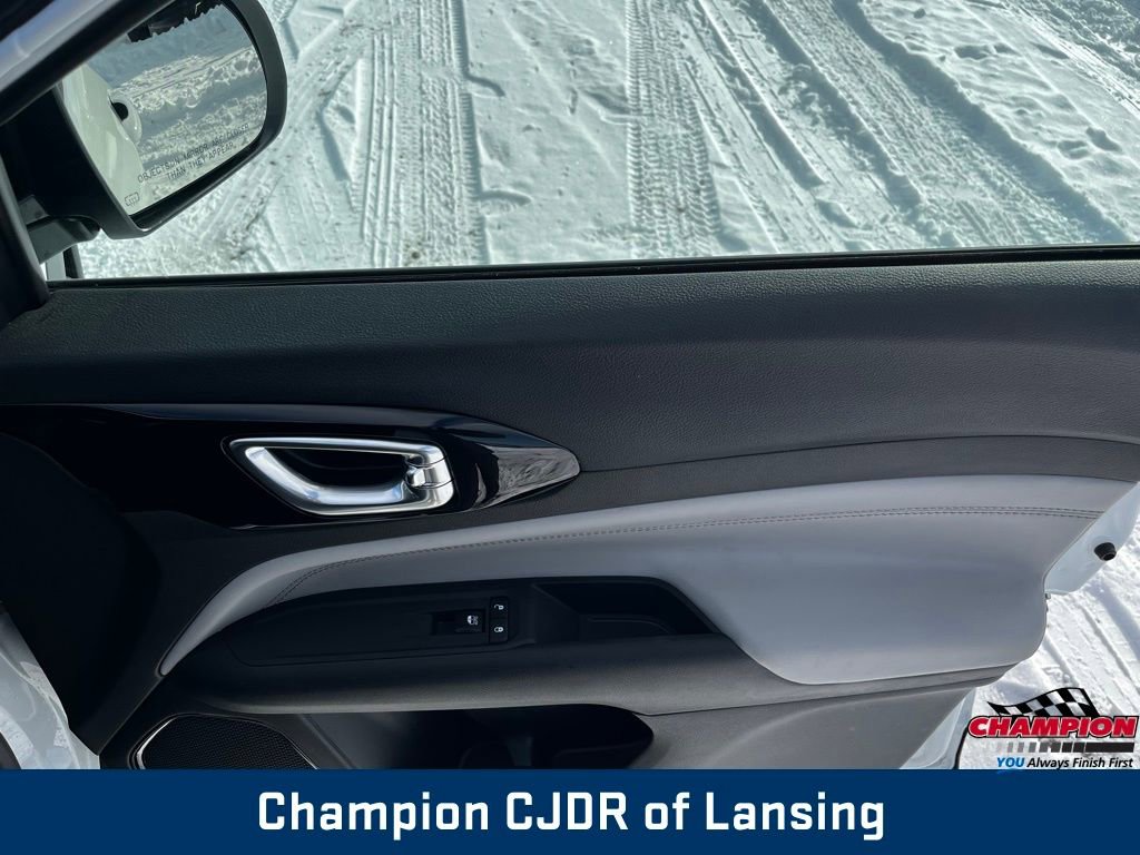 Used 2025 Jeep Compass Limited image 38