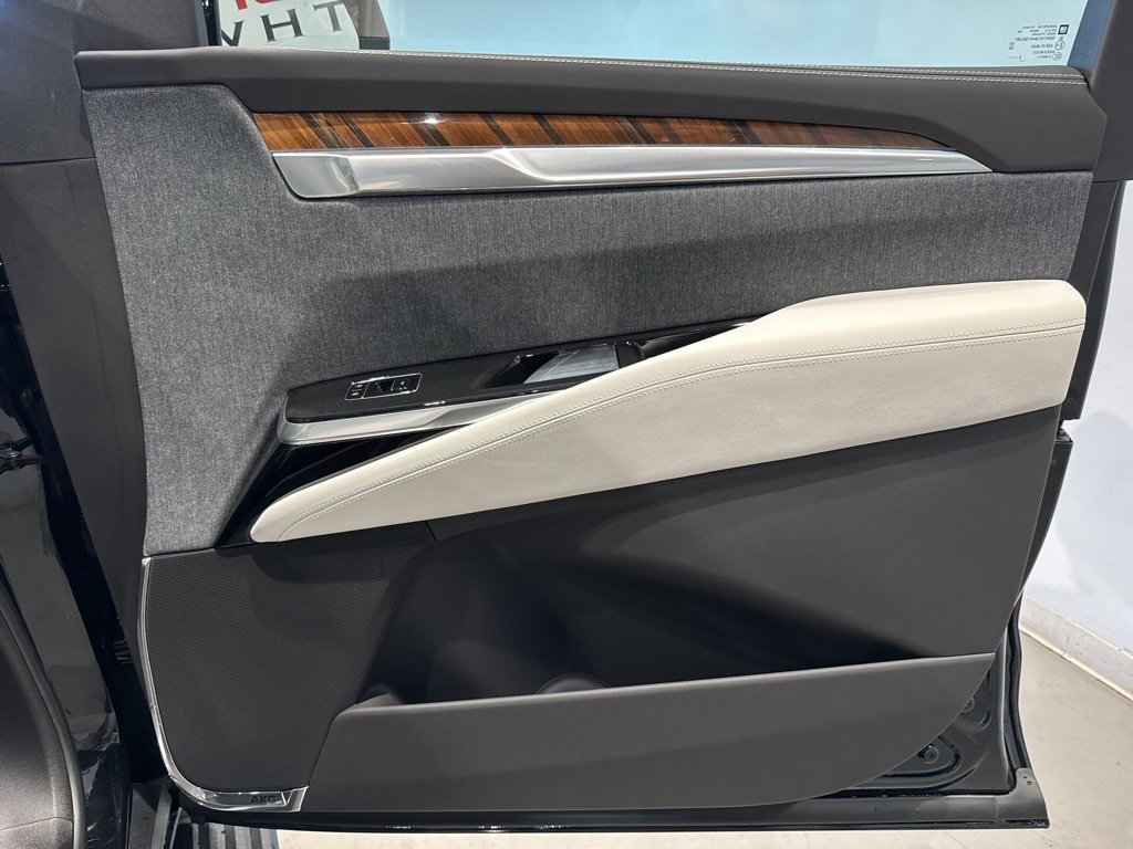 Used 2026 Cadillac Escalade Platinum Sport w/ LPO, ONYX Package image 41