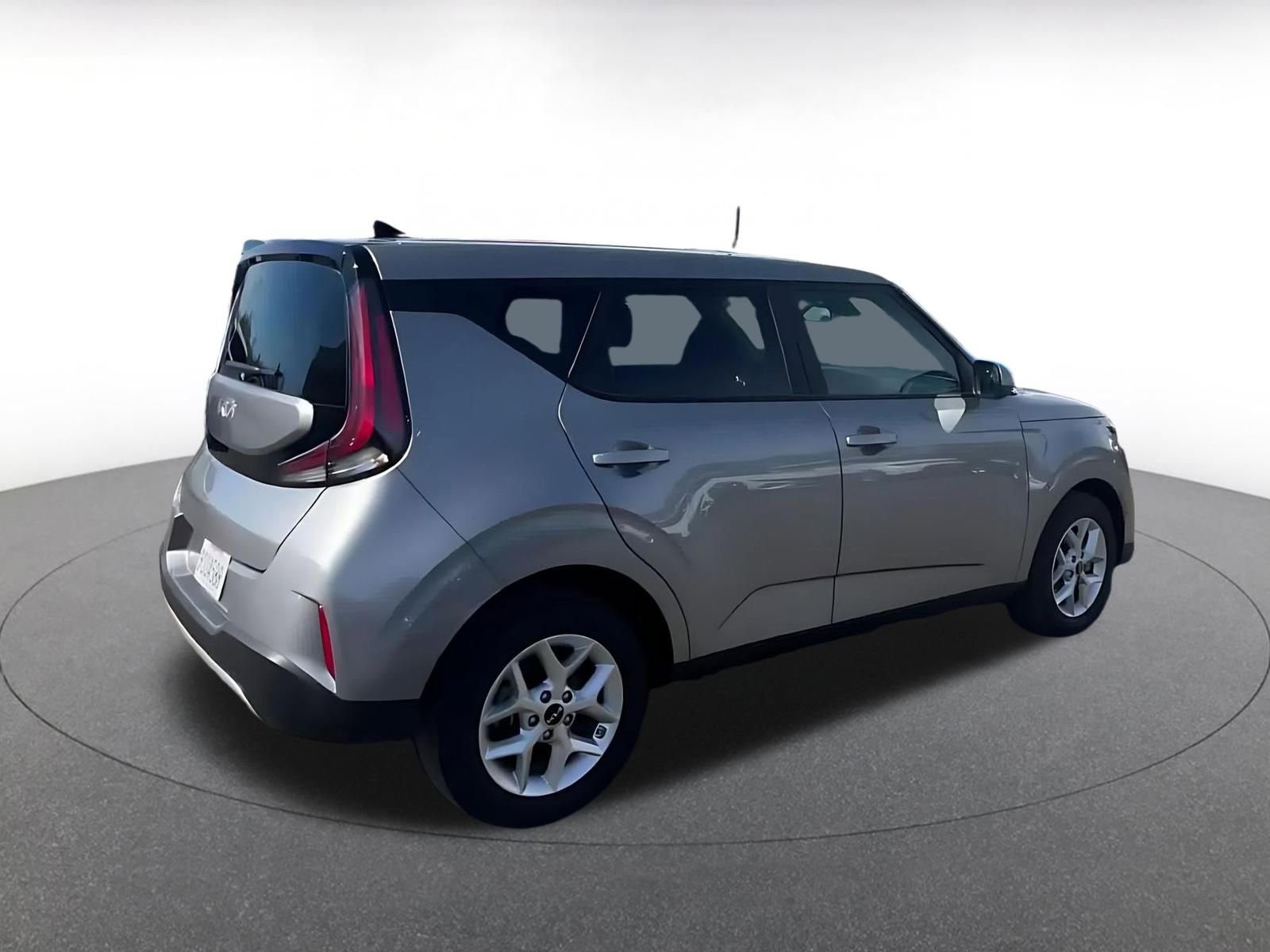 Used 2025 Kia Soul LX w/ LX Technology Package FWD image 15