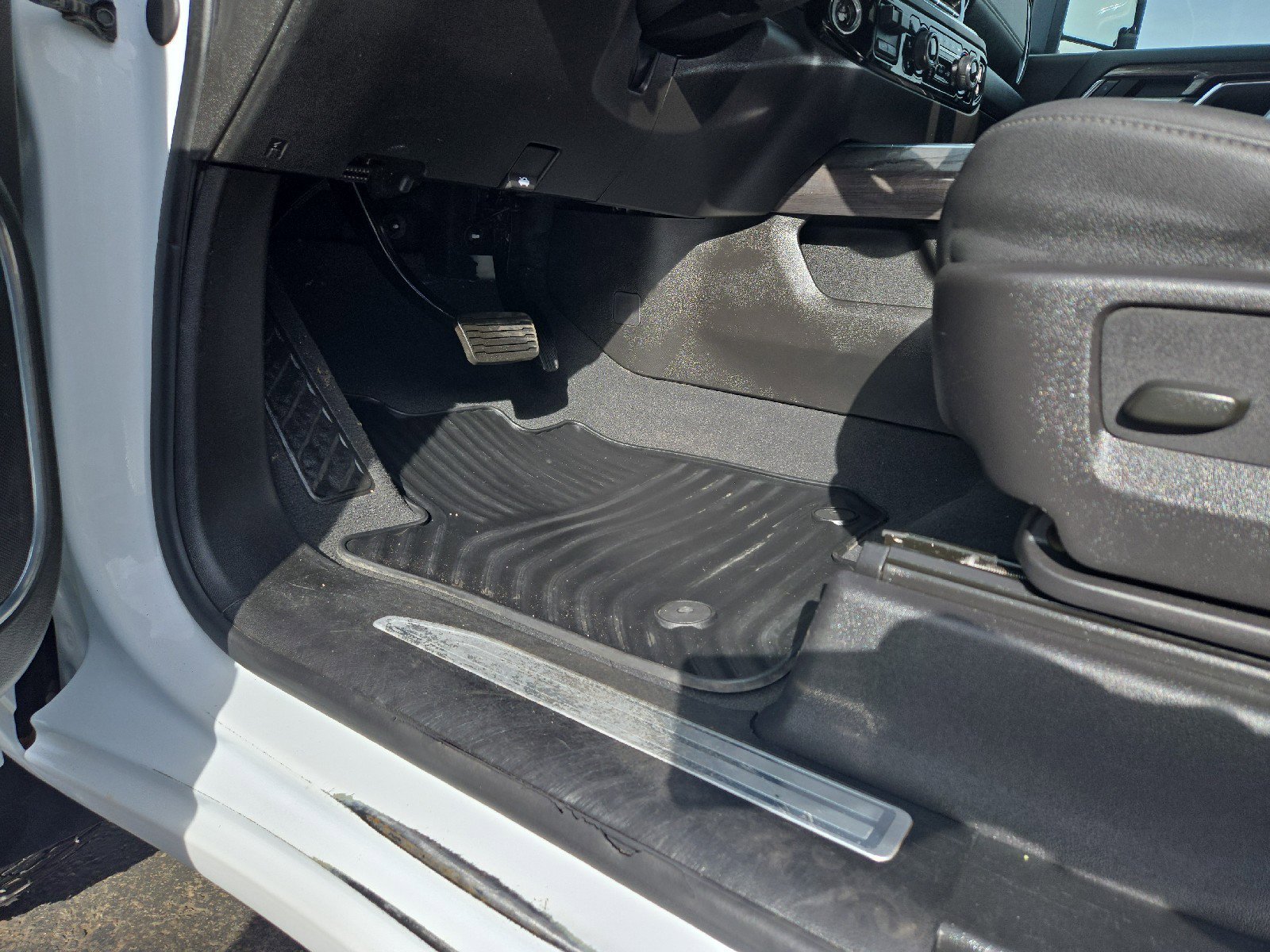 Used 2024 Chevrolet Silverado 2500 LTZ w/ LTZ Convenience Package image 12