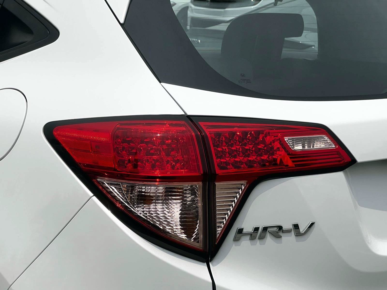 Certified 2018 Honda HR-V LX image 9