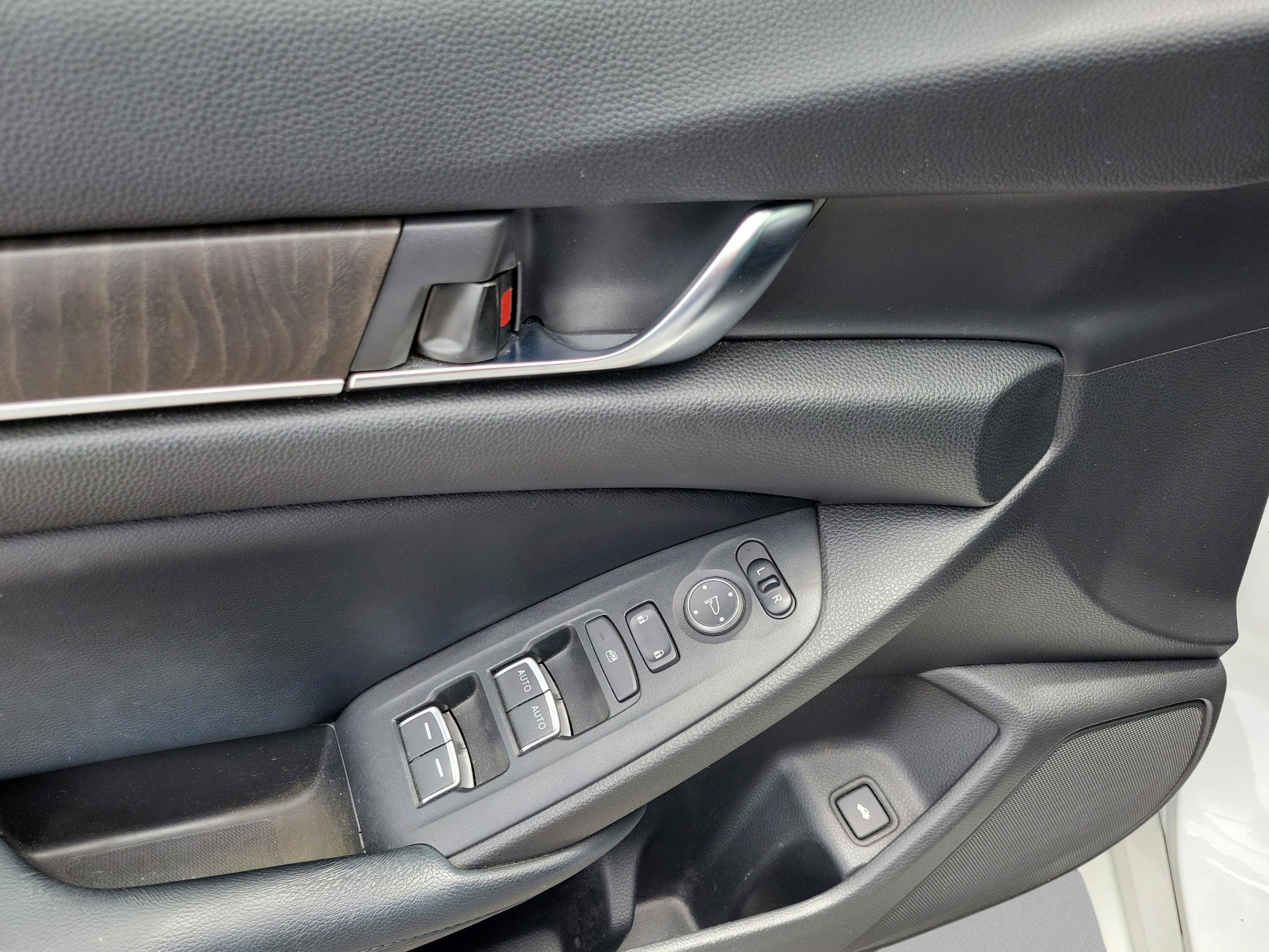 Used 2018 Honda Accord EX image 15