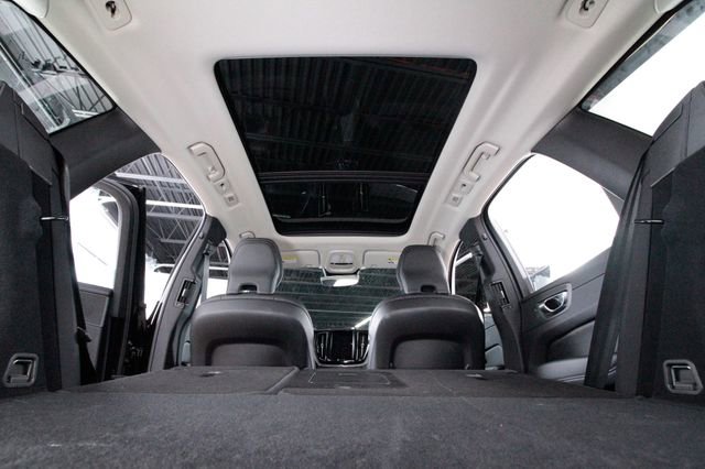 Certified 2025 Volvo XC60 B5 Plus image 35