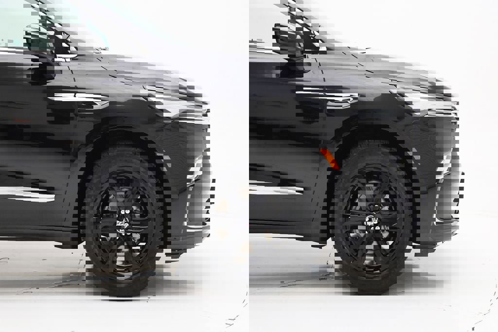 Used 2023 Buick Enclave Essence w/ Experience Buick Package image 4