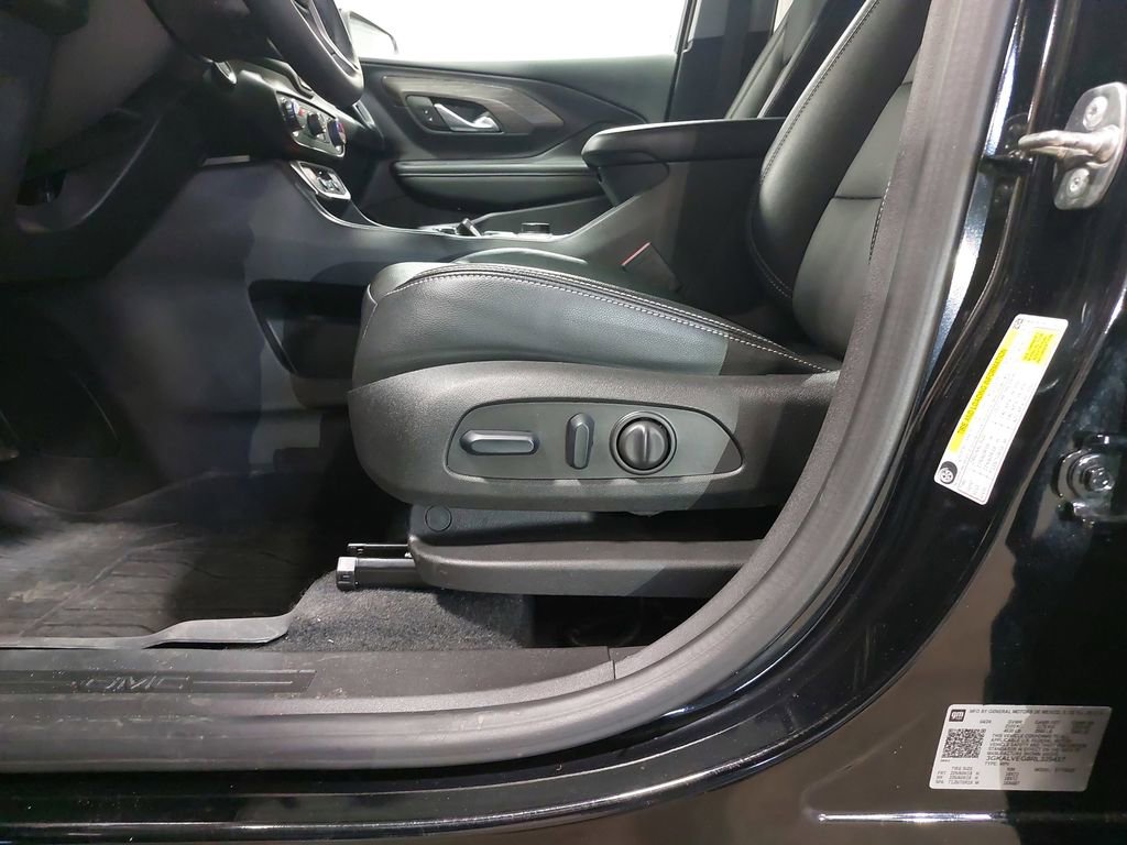Used 2024 GMC Terrain SLT w/ Infotainment Package II image 31