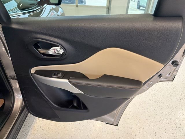 Used 2018 Jeep Cherokee Limited w/ Luxury Group image 39