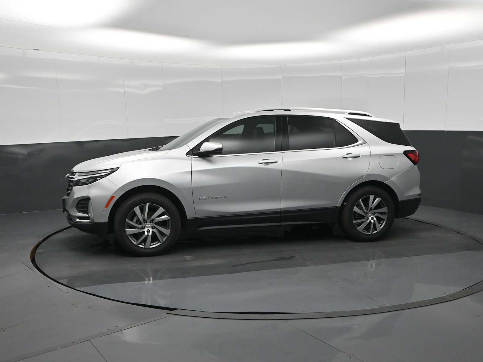 Used 2022 Chevrolet Equinox Premier AWD/4WD image 4