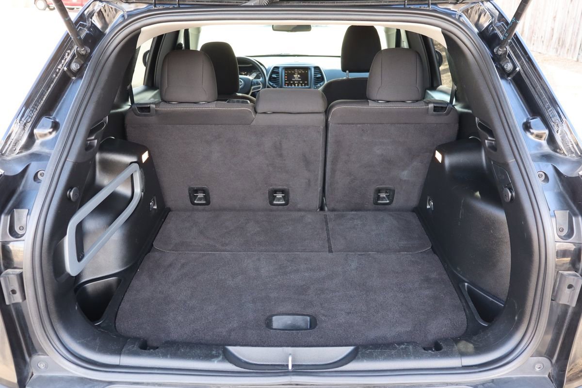 Used 2017 Jeep Cherokee Latitude FWD image 14