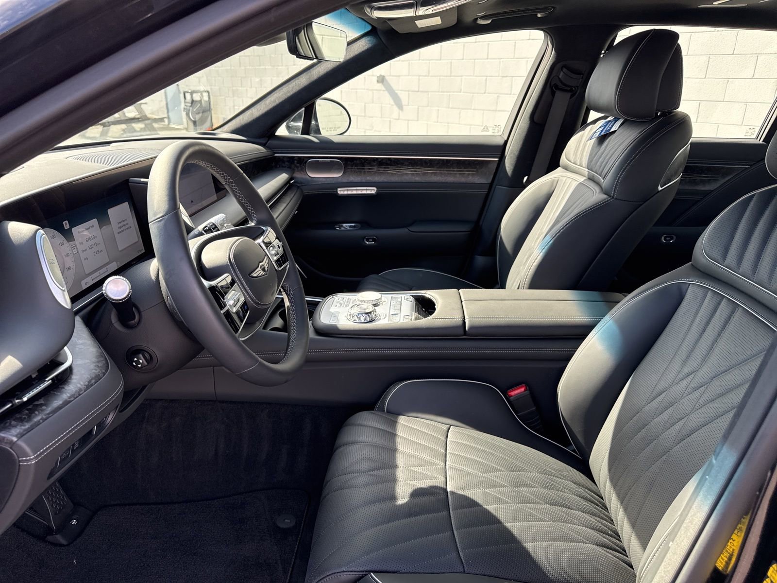 Used 2025 Genesis G90 3.5T image 22