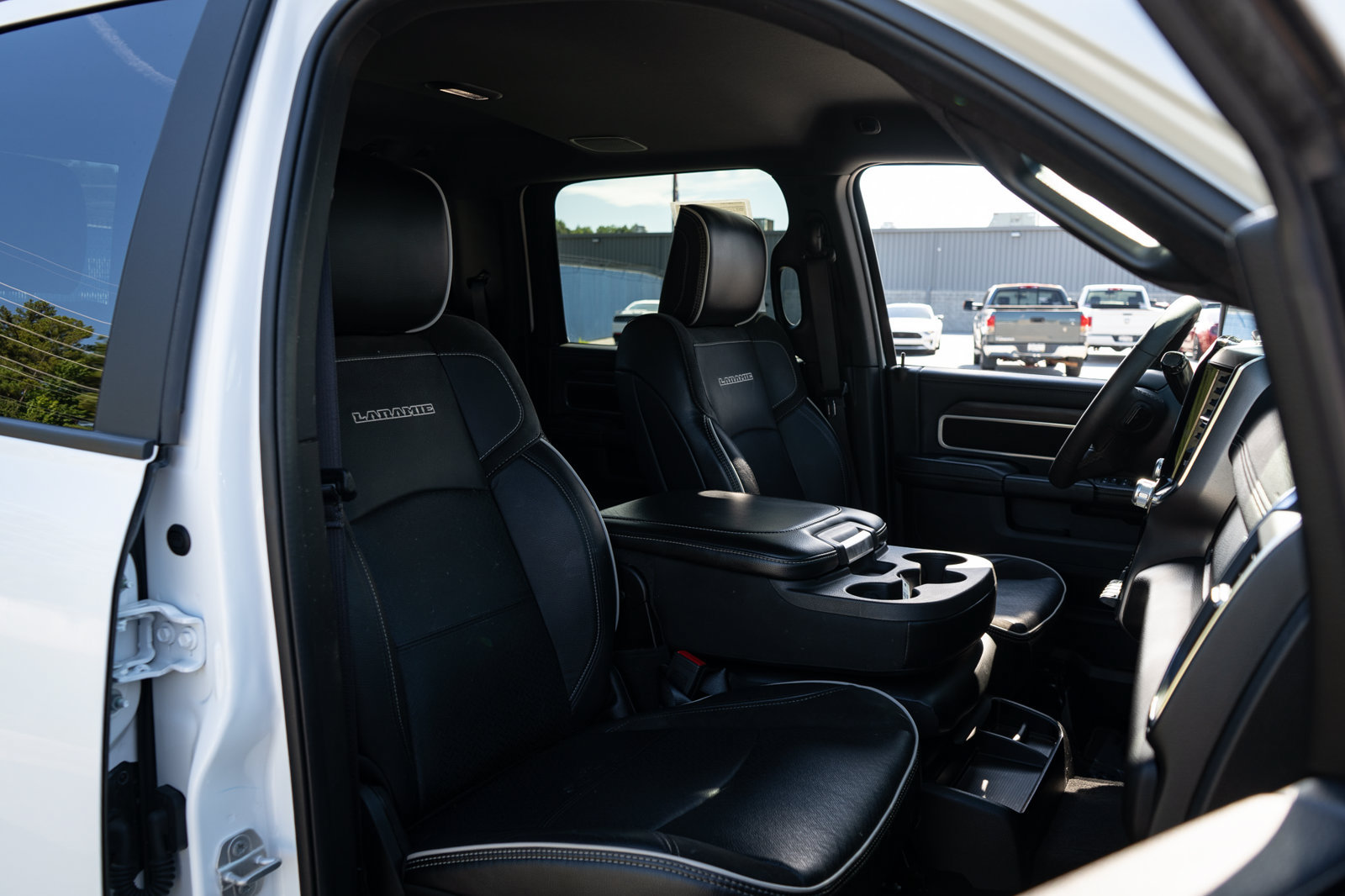 Used 2026 RAM 2500 Laramie AWD/4WD image 22