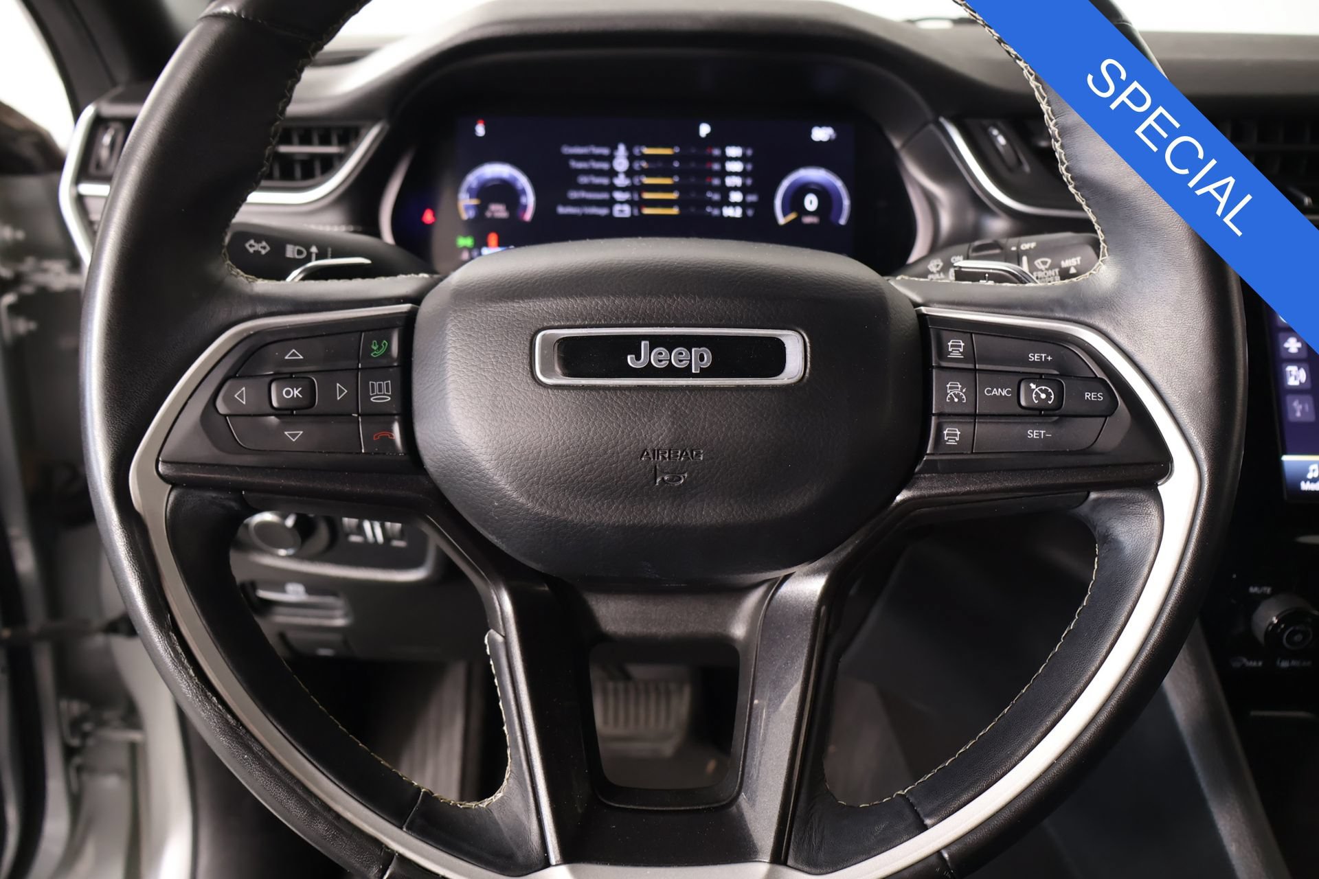 Used 2021 Jeep Grand Cherokee L Laredo AWD/4WD image 3