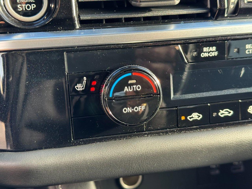 Used 2022 Nissan Pathfinder SV w/ SV Premium Package image 23